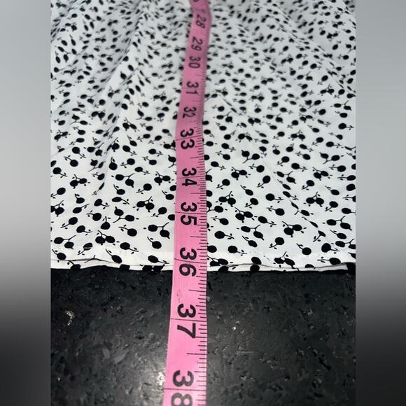 NEW LOFT Floral Flutter V-Neck White Black Pocket Dress sz 8 - Picture 12 of 12